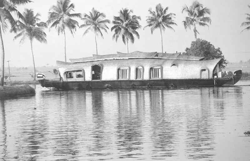 Traditional houseboat in
Alleppey