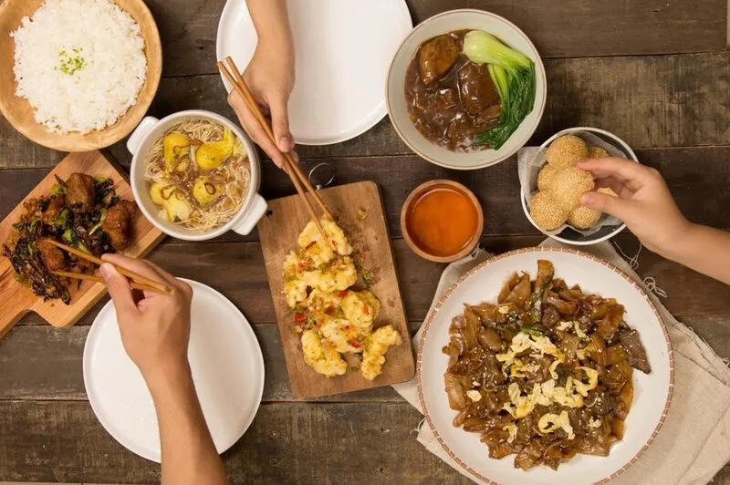 Binondo, the first Chinatown, is a culinary haven where Filipino and Chinese
flavors merge.