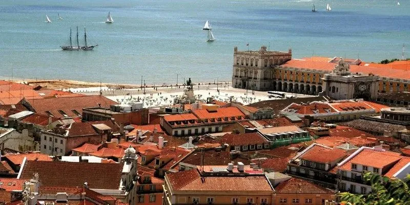 Lisbon’s colorful buildings and
trams