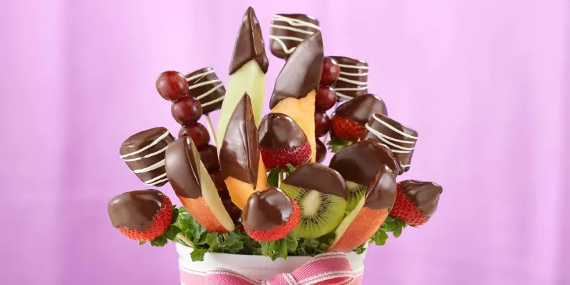 Chocolate-dipped strawberries and
bananas
