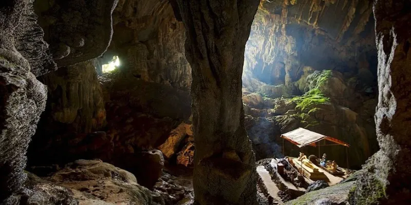 Inside Tham Phu Kham Cave near Blue
Lagoon