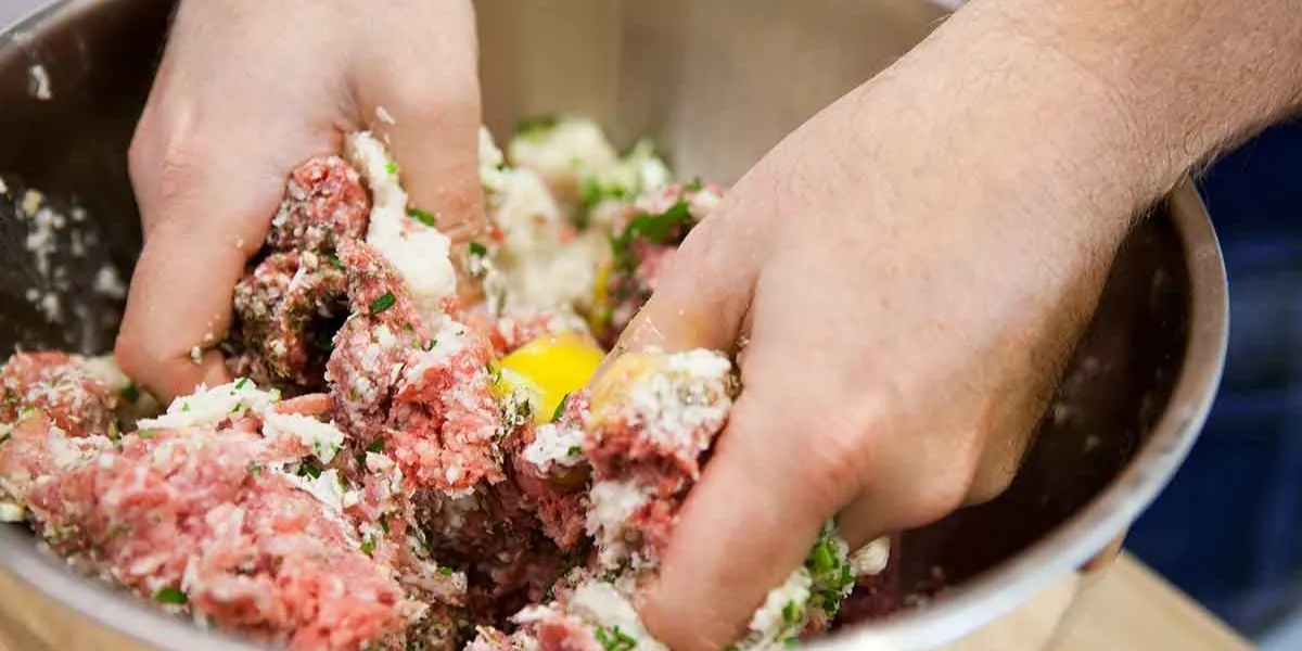 Ingredients for moist meatballs