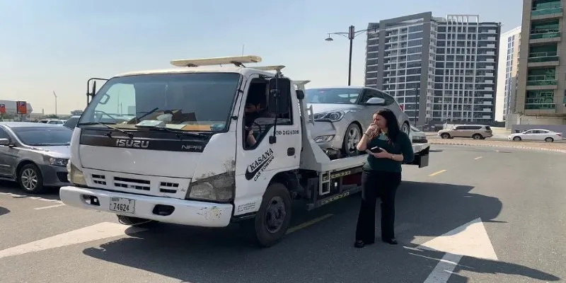 Roadside assistance technician providing
help