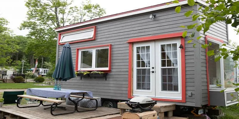 Cozy Tiny Home in Jacksonville’s Historic
District